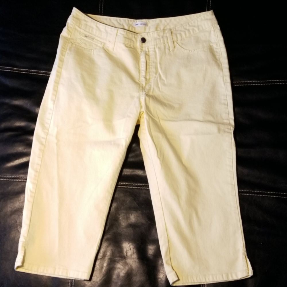 Lee Yellow Capri Jeans Size 16